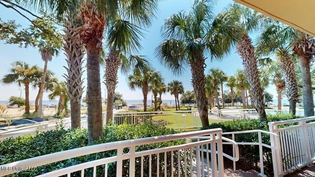 Foto del edificio - 2230 Beach Dr