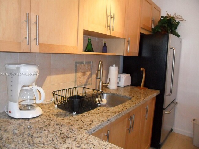 Foto del edificio - 100 Lincoln Rd