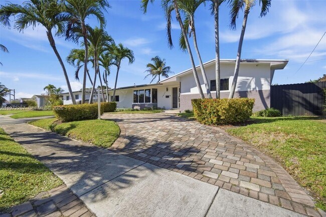 Foto del edificio - 1871 NE 186th St