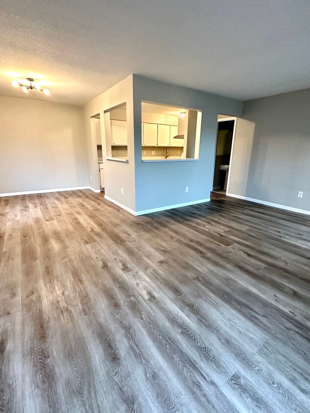 Main floor - 4813 Cedar Lake Rd S
