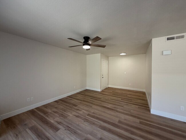 Foto del edificio - REMODELED TWO BEDROOM IN DOWTOWN!