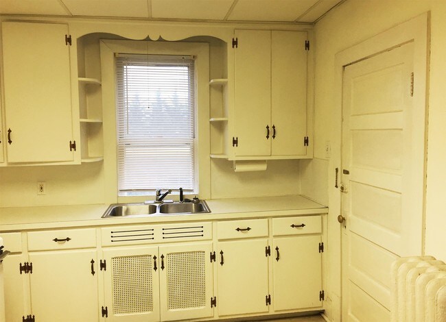 Building Photo - 1106 Oak Hill Ave