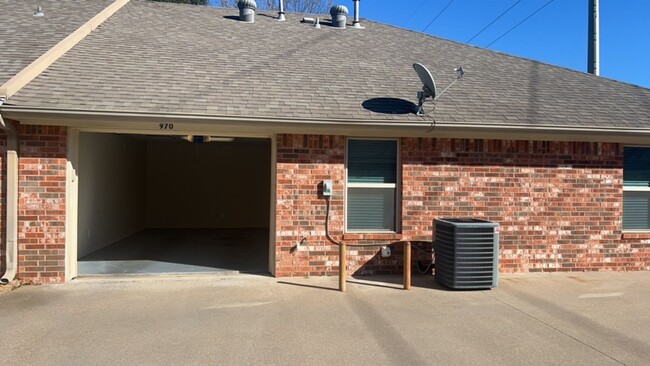 Building Photo - 970 Austin Ct