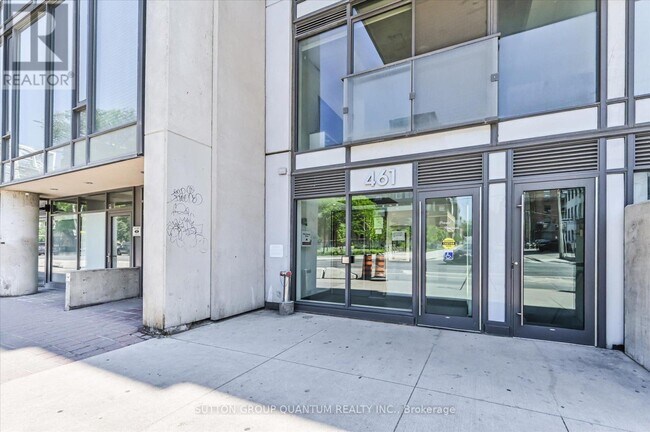 Photo du bâtiment - 461-461 Adelaide St W