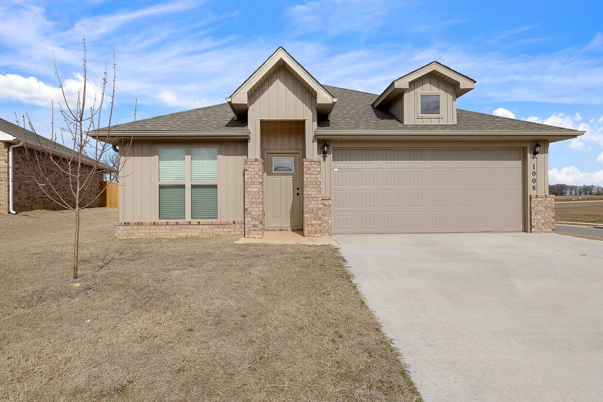 Foto principal - 4 Bedroom Home In Highfill, Arkansas, Near...