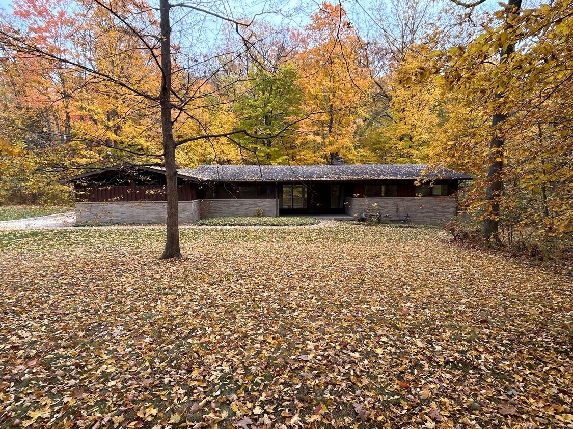 Primary Photo - 1466 Lake Roger Dr