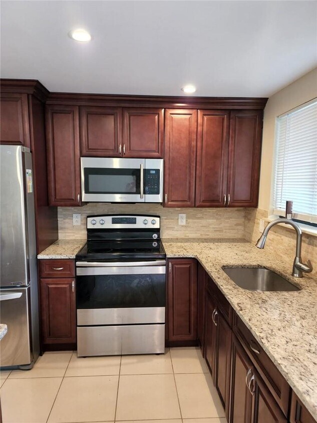 Primary Photo - 651 N University Dr