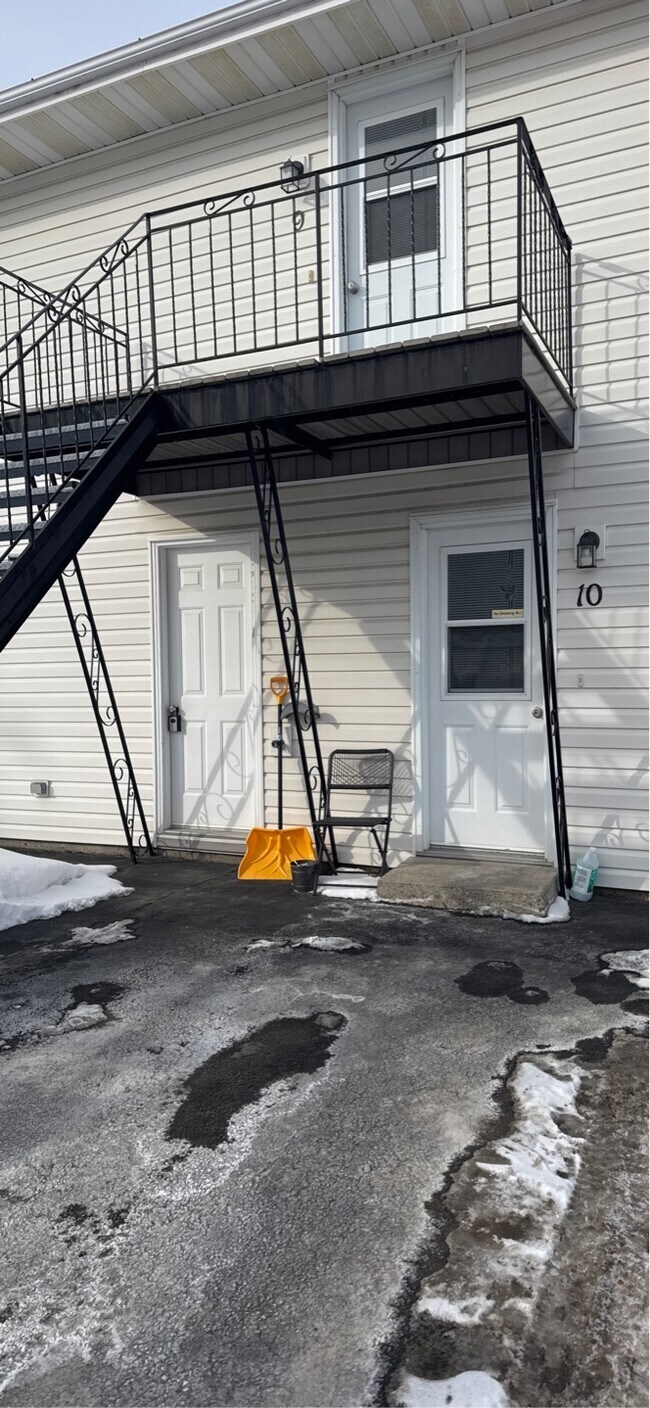 Photo du bâtiment - 648 Everard H Daigle Boul