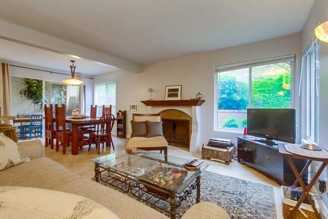 Living Room - 930 Via Mil Cumbres