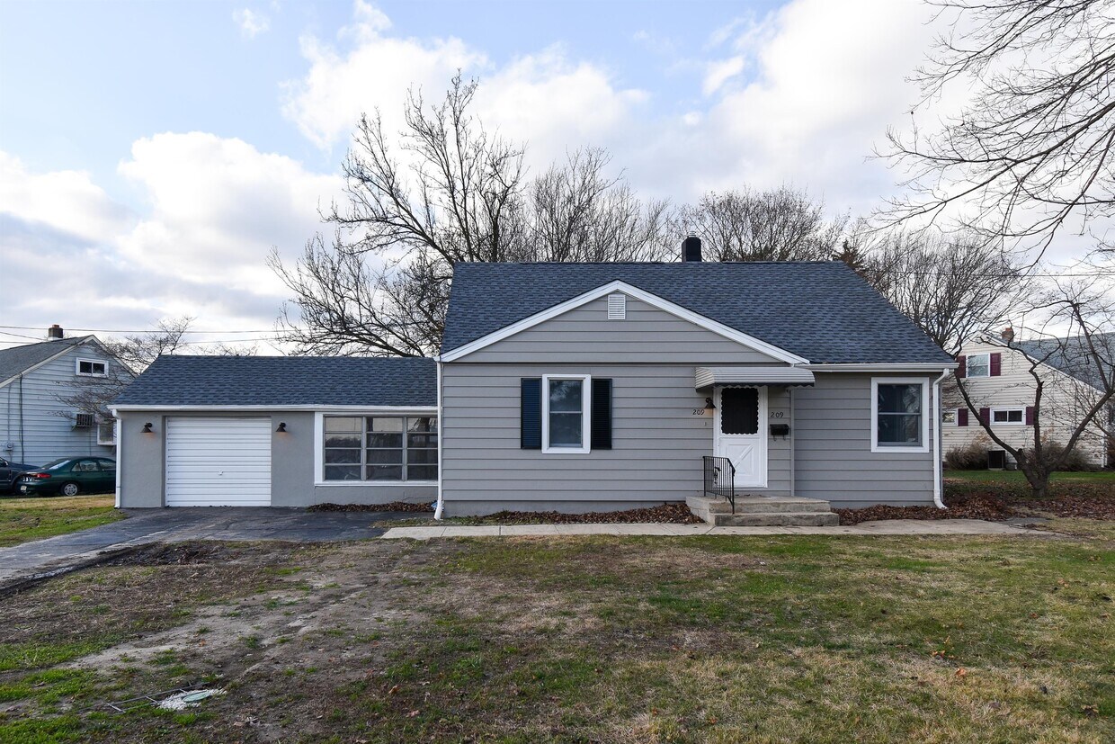 Primary Photo - 209 E Evesham Rd