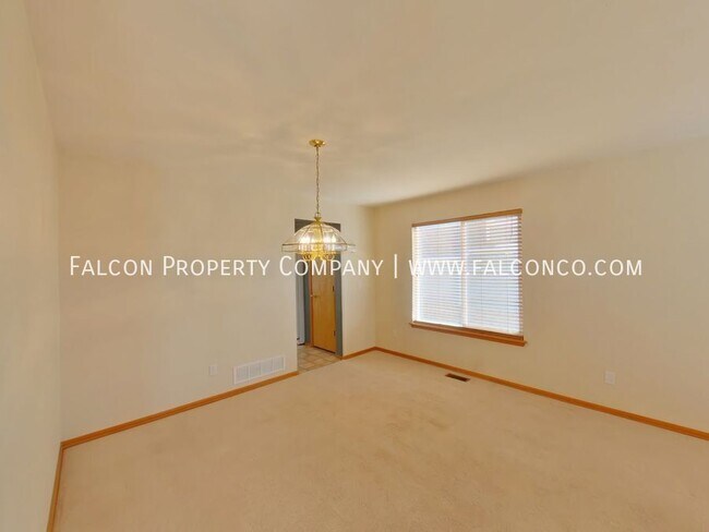 Building Photo - 4883 Jedediah Smith Rd