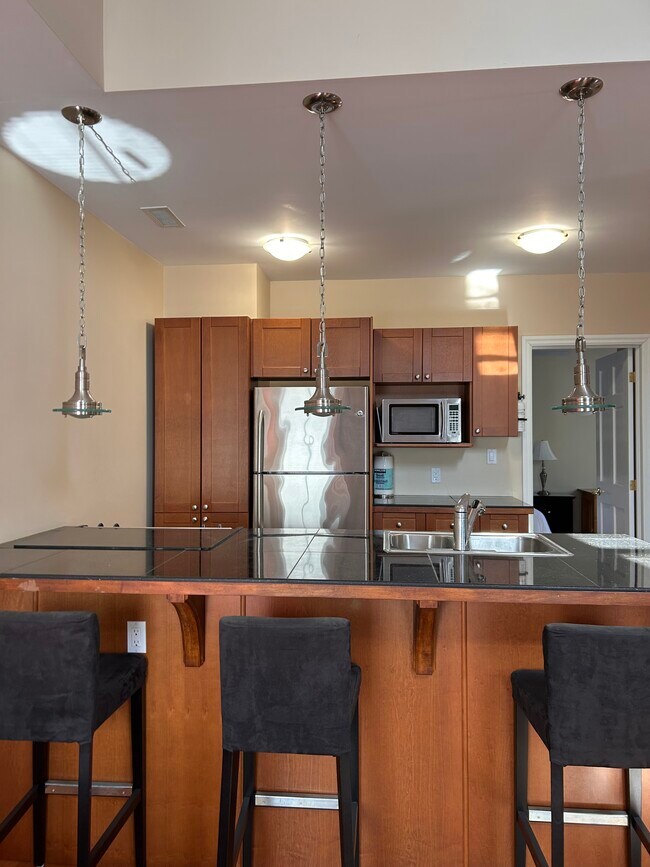 Building Photo - STUNNING ONE BEDROOM LOFT IN WOODFIELD