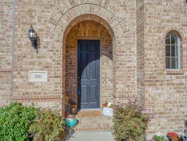 Foto del edificio - 816 Moss Cliff Cir
