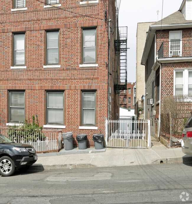 Building Photo - 633 E 223rd