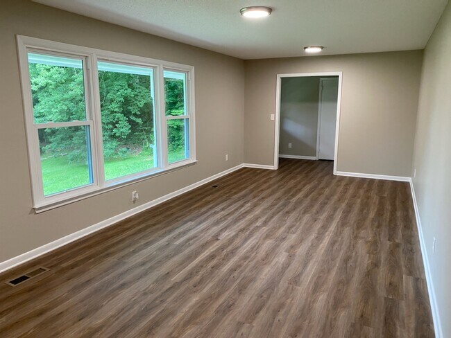 Foto del edificio - 129 White Oak Dr