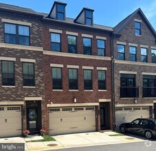 Building Photo - 6724 24th Ct N