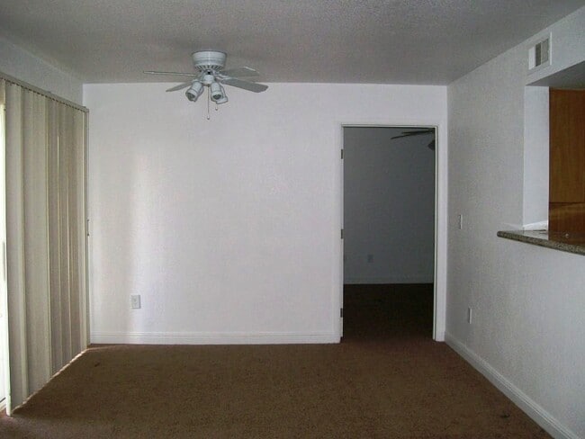 Building Photo - First floor unit in upscale SW community n...