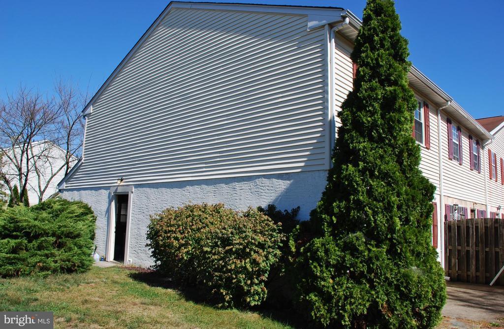 Building Photo - 49 Ivy Ct