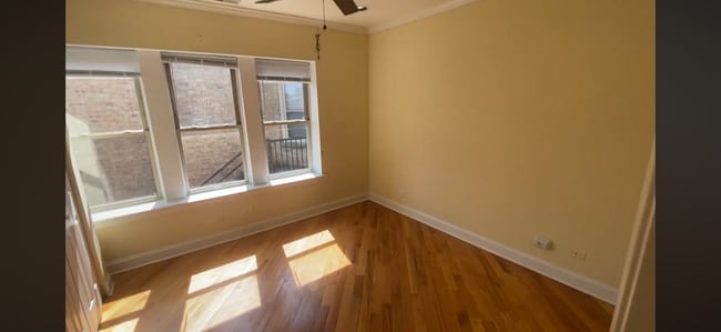 Building Photo - 6947 N Oakley Ave