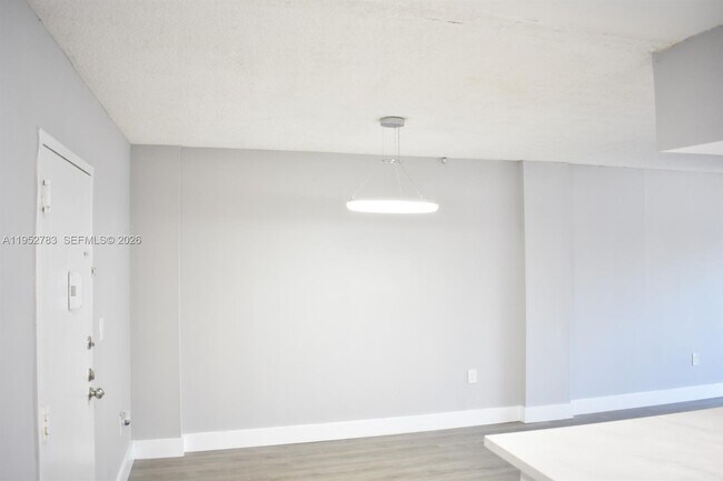 Building Photo - 16465 NE 22nd Ave