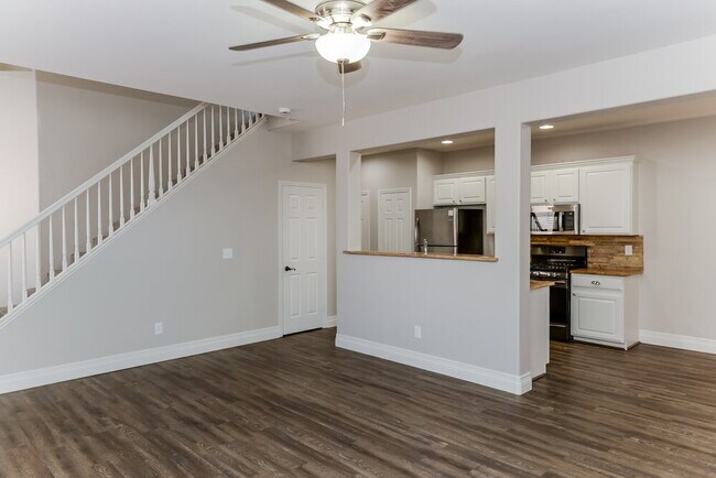 Building Photo - 595 Marlberry Pl