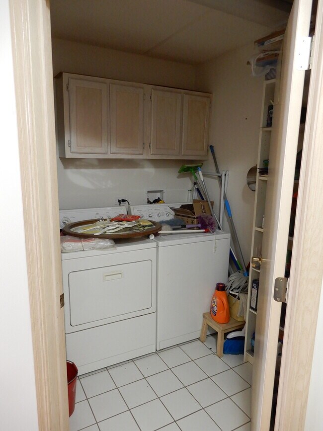 Laundry in unit - 6430 W Berteau Ave