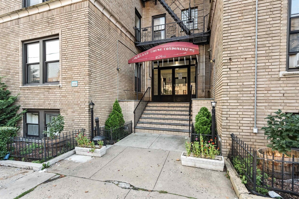 Primary Photo - 2700 John F. Kennedy Blvd