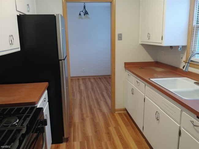 Building Photo - 3 br, 1 bath  - 3239 S 76th St Apt 1