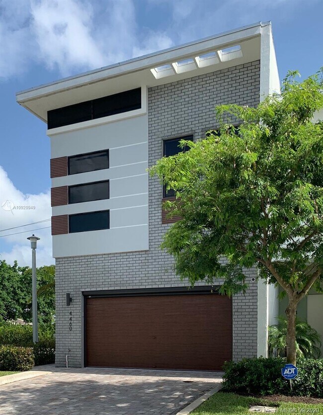 Foto del edificio - 4460 NW 8th Pl