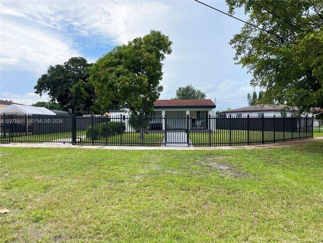 Foto del edificio - 170 SW 63rd Ct