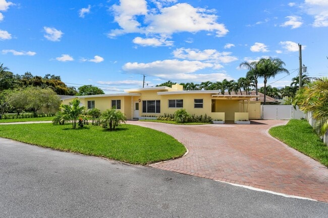 Foto del edificio - 7531 Edgewater Cir