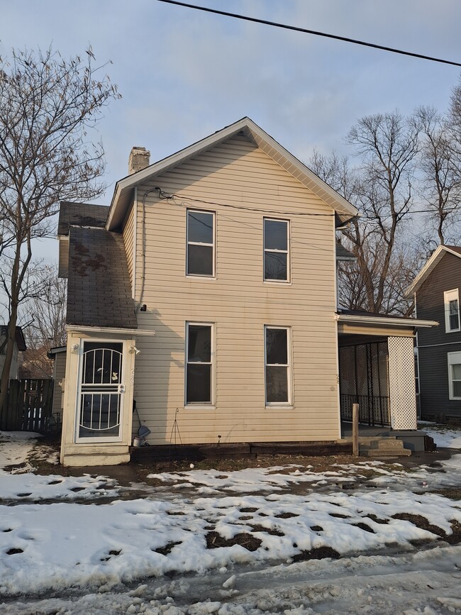 Building Photo - 28 Western Ave