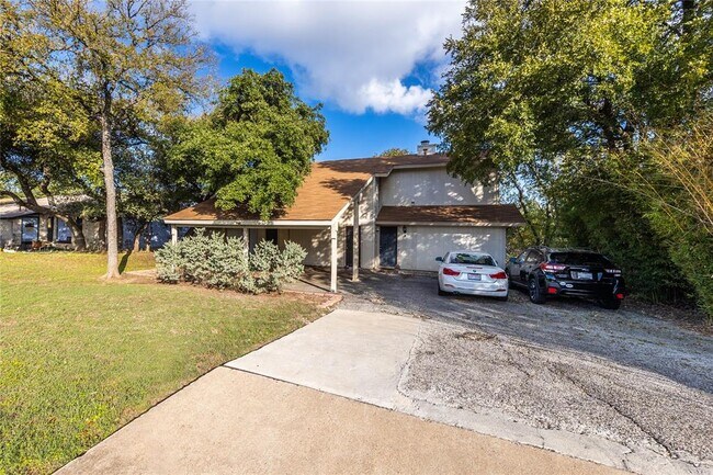 Building Photo - 700 Ramble Ln