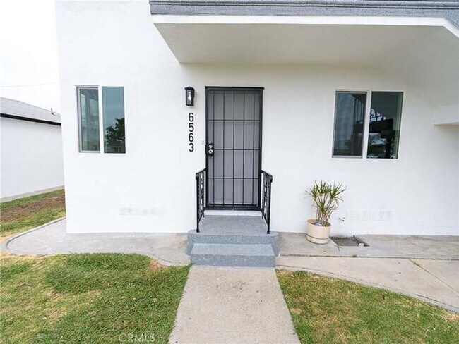 Foto del edificio - Newly refurbished one bedroom apartments a...