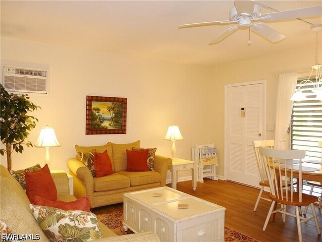 Foto del edificio - 167 N Collier Blvd
