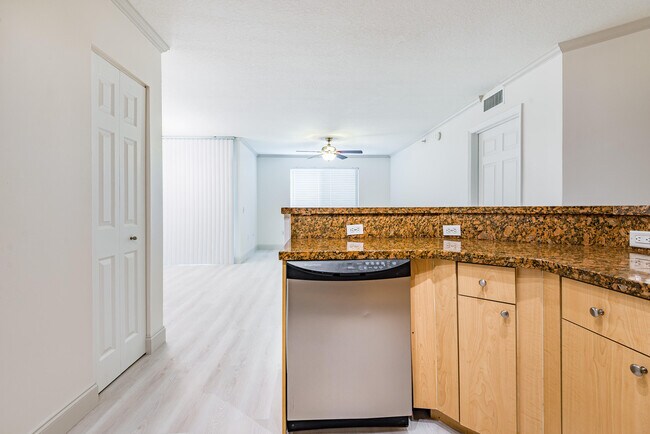 Building Photo - 810 Villa Cir
