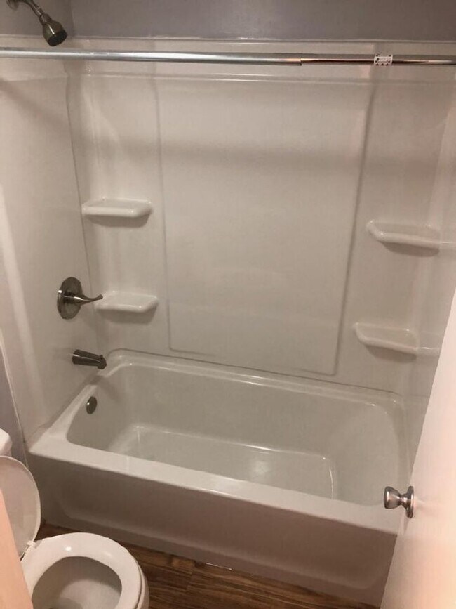 Foto del edificio - 2 bed condo for rent in the city near William and Mary College
