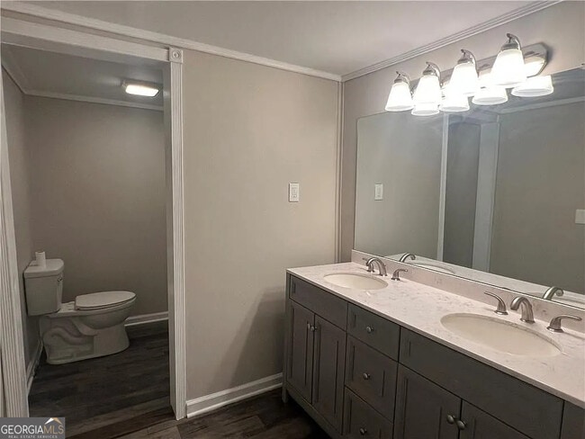 Building Photo - 560 Cleveland Byp