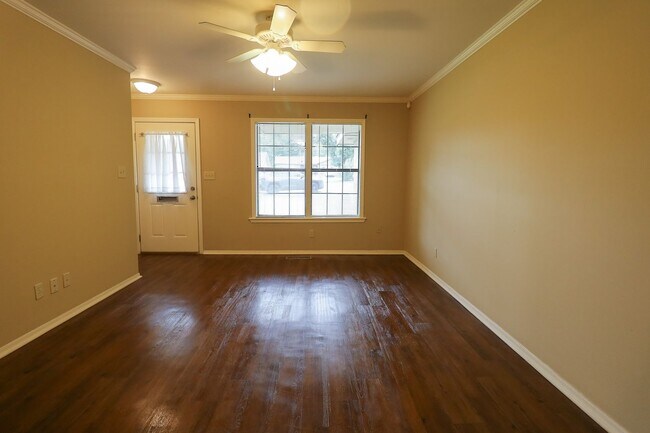 Building Photo - Amazing 2 Bedroom 2 Bath, NO PETS