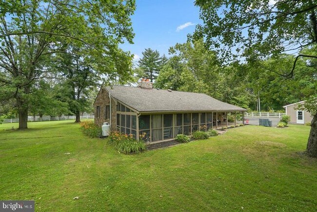 Building Photo - 15027 Braddock Rd