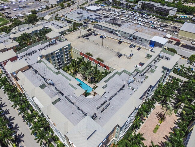 Building Photo - 804 E Windward Way