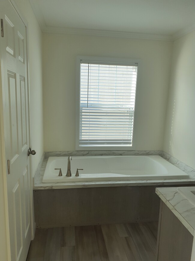 Building Photo - 1622 Jarrard Way