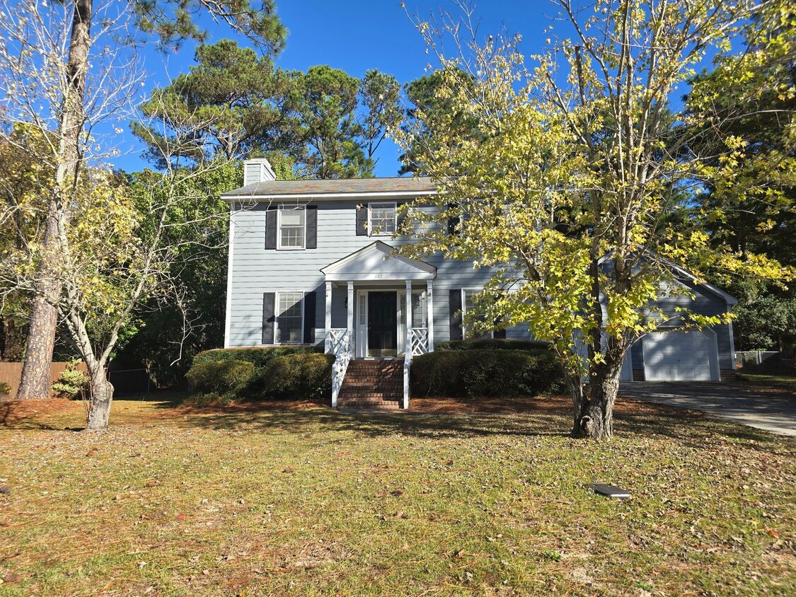 Foto principal - Huge 3 bed 2.5 bath house near Fort Jackson