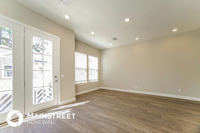 Foto del edificio - 5106 Royal Heath Dr