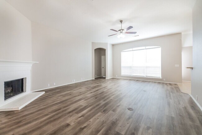 Building Photo - 2716 Stallion Dr