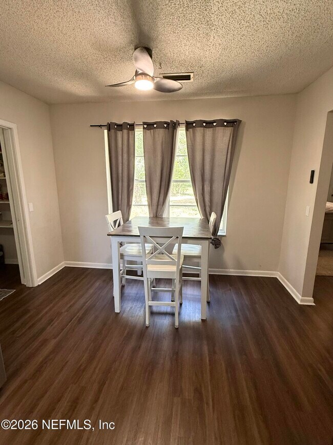 Foto del edificio - 845 SW Pecan St