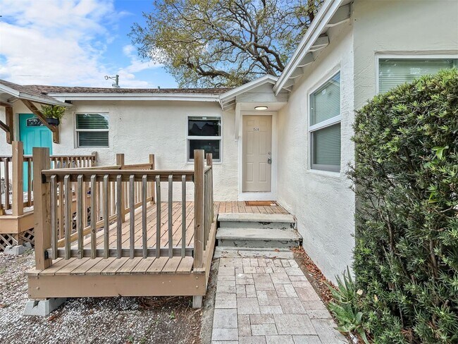 Foto del edificio - Beautifully Renovated 2 Bed | 1 Bath – Move-In Ready in the Heart of Clearwater!