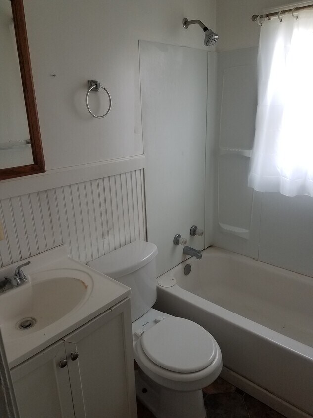 204 7th St Unit a, Ogden, KS 66517 Apartments in Ogden, KS