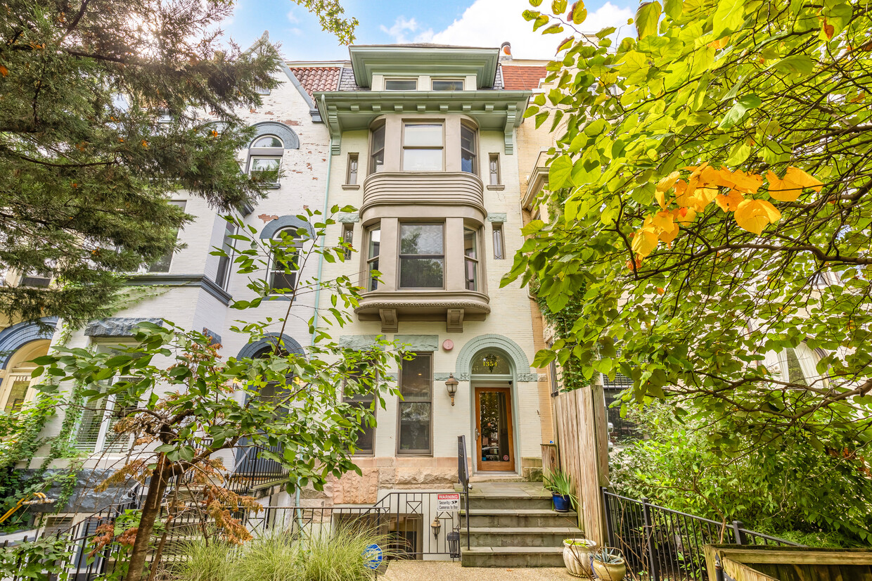 Foto principal - 1354 Kenyon St NW