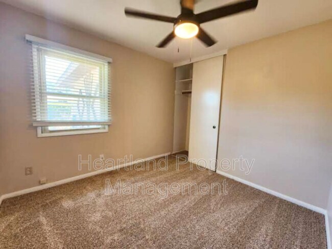 Foto del edificio - 698 Raymond St